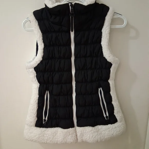 Calvin Klein Black and White Quilted Vest - Picture 1 of 6